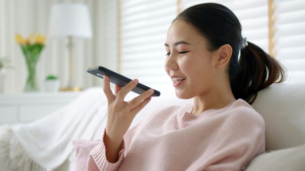 Comment utiliser les commandes vocales pour gérer vos tâches quotidiennes sur un Google Pixel 4?